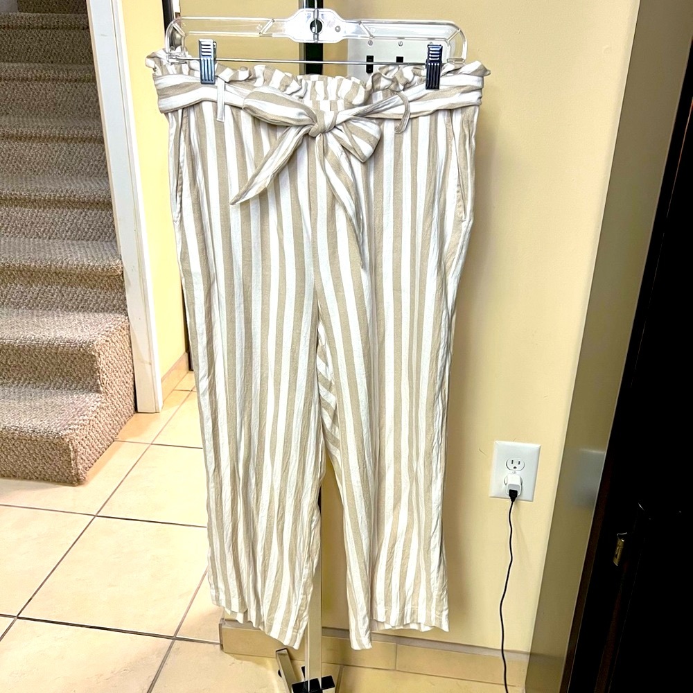 Casual spring/summer pants.
